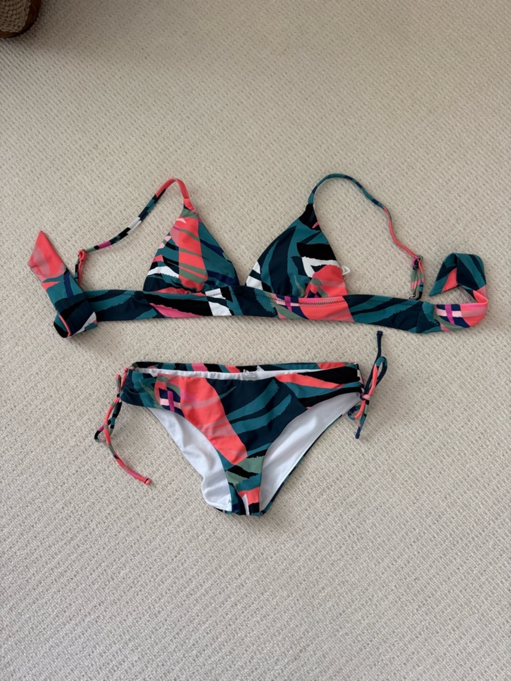 Raisins multi colored and fully lined bikini ☀️